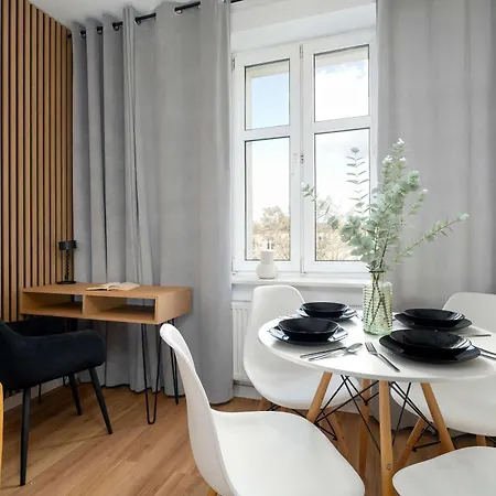 Appartement Yellow In With Air Conditioning And Desk For Remote Work By Renters