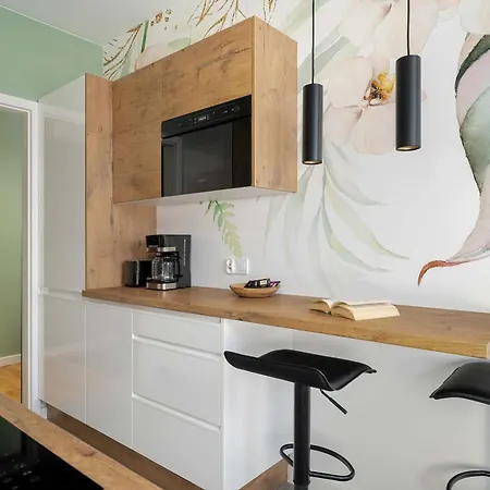 Apartamento Yellow In With Air Conditioning And Desk For Remote Work By Renters Poznań