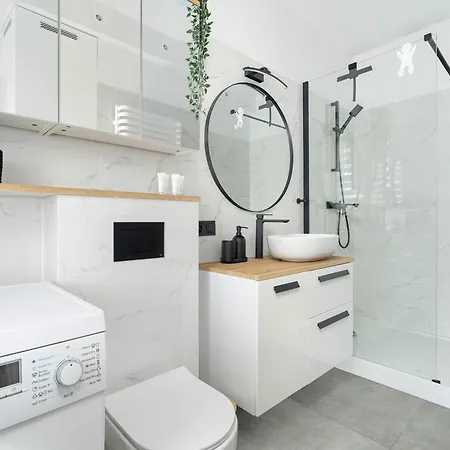 Yellow In With Air Conditioning And Desk For Remote Work By Renters Poznań