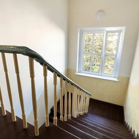 Appartement Yellow In With Air Conditioning And Desk For Remote Work By Renters Poznań