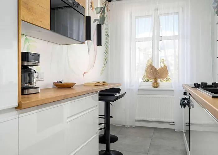 Yellow In With Air Conditioning And Desk For Remote Work By Renters * 포즈난