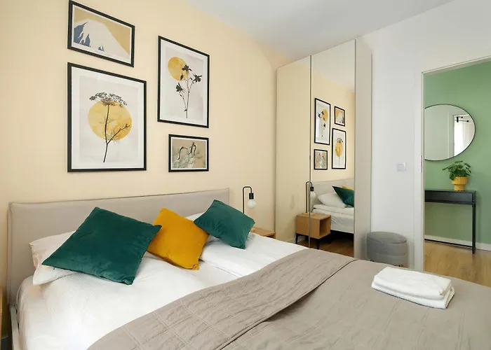 Yellow In With Air Conditioning And Desk For Remote Work By Renters 포즈난