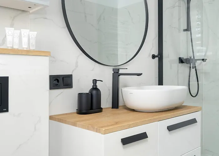 아파트 Yellow In With Air Conditioning And Desk For Remote Work By Renters *